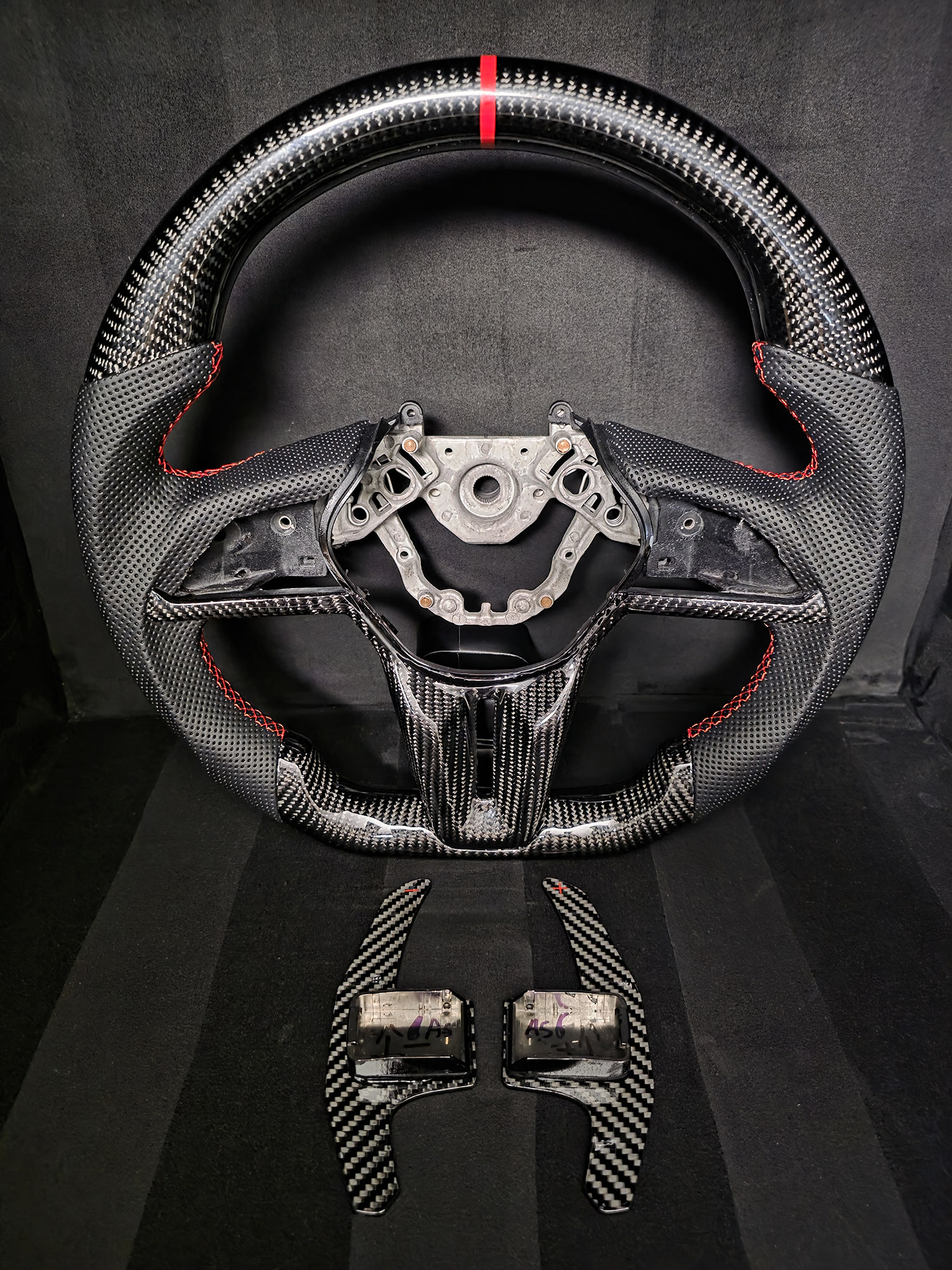 Race Essence Steering wheel for NISSAN R35 GT-R (2017-2024) (Includes Carbon Trim and Paddles)